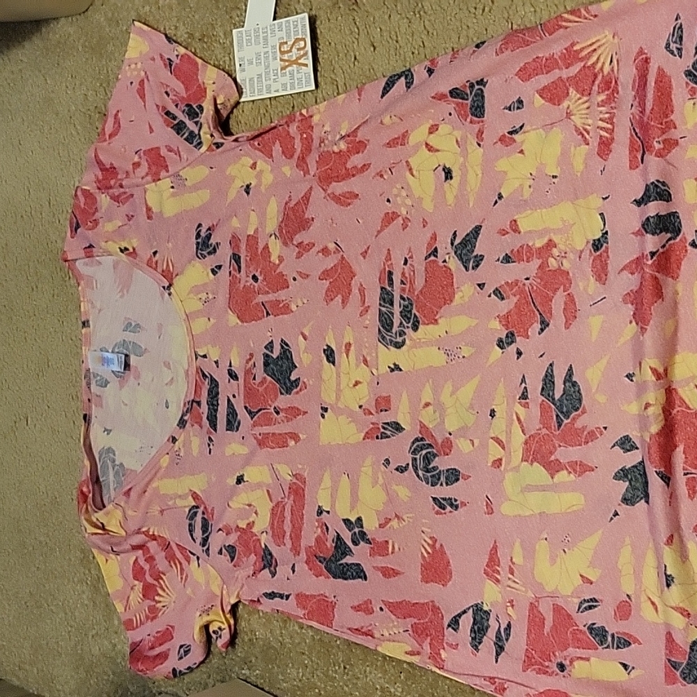 NWT - Lularoe XS classic tee